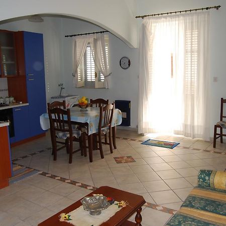 Appartamento Al Mare Cusumano Трапето Стая снимка